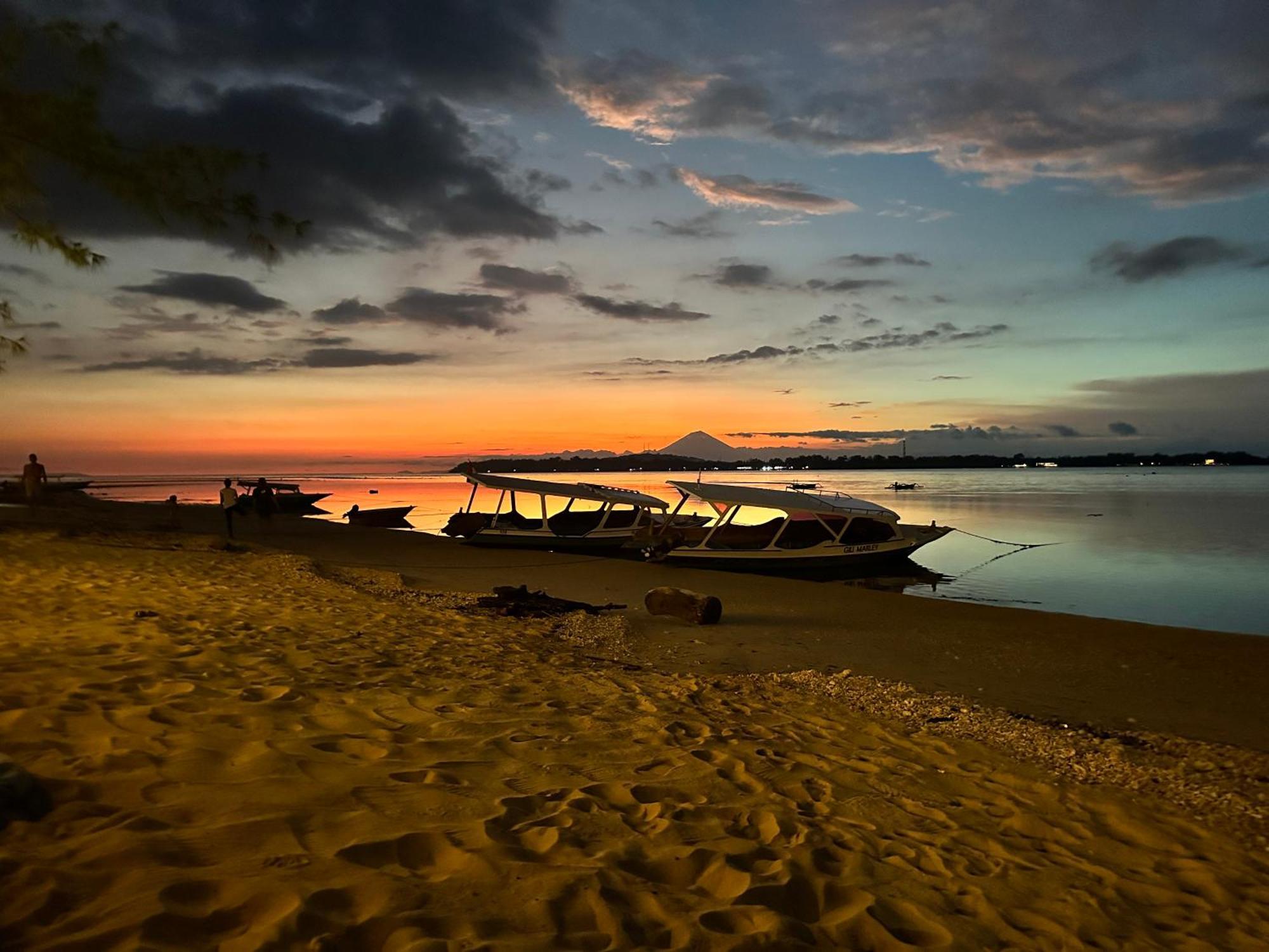 Sunny Rose Bungalows Gili Air - Adults Only Exterior photo